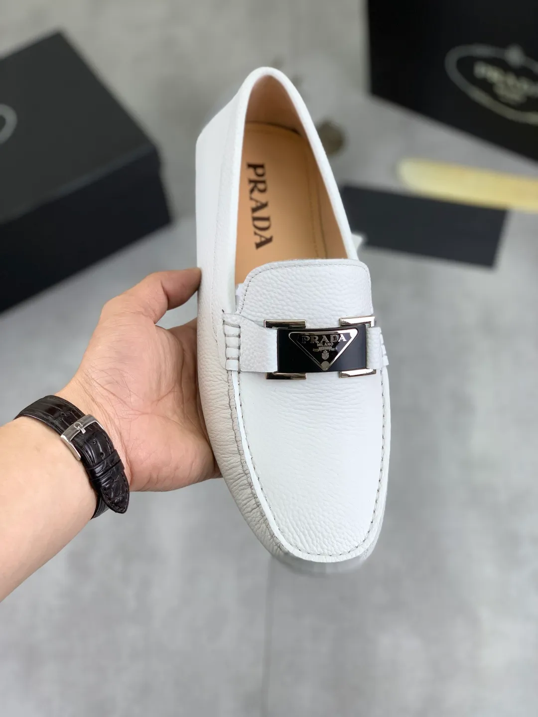Men's Men's Shoes 💰P380💰【New Style】🆘 🔥🆕【PRADA】Prada Hong Kong high-quality pea shoes. Loaf style for lazy people. This fabric is made of 🇮🇹 imported top-grade Italian first-layer cowhide➕full first-layer pigskin lining. The lining is more high-end. The original non-slip and wear-resistant rubber outsole is the only choice for driving. Size: 38-45 4️⃣colors available
